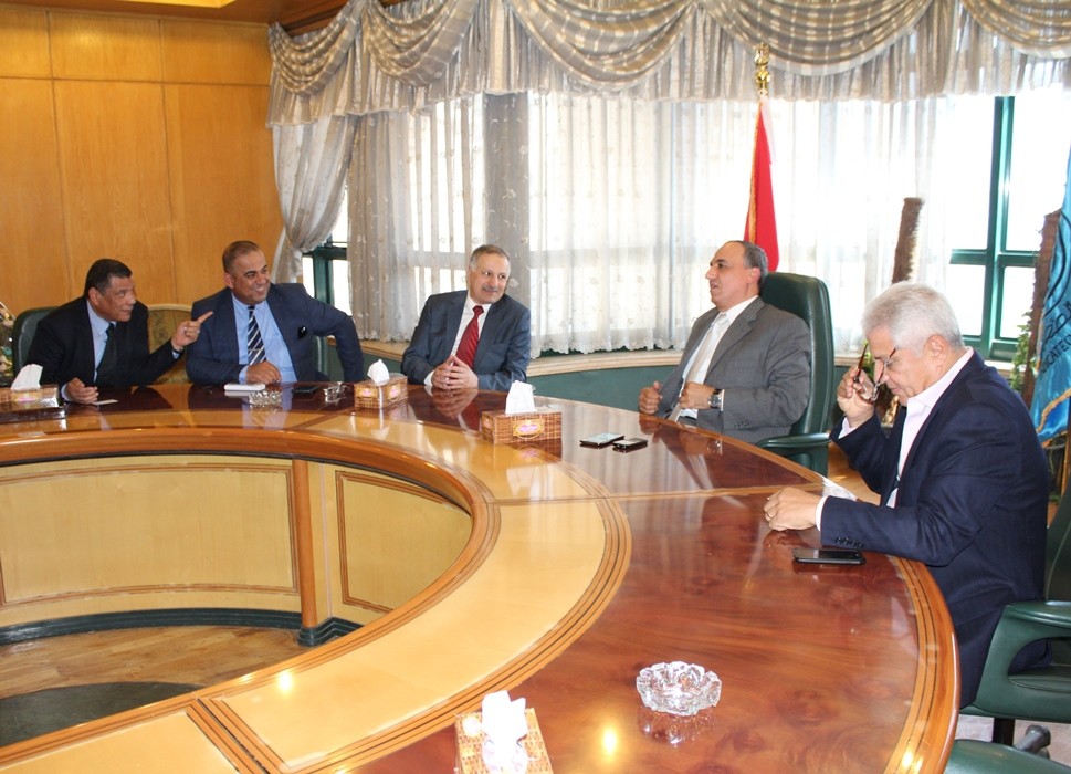 لقاء نقيب الصحفيين في القاهرة